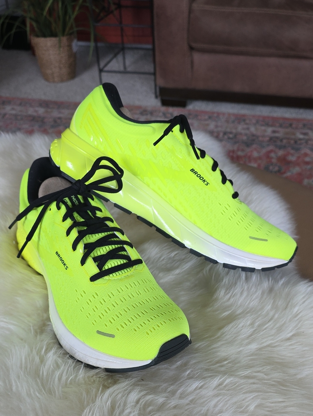 Gorgeous Brooks Men's Size 11.5 Ghost 13 Nightlife Running Sneakers 💛🖤🏃♂️👟